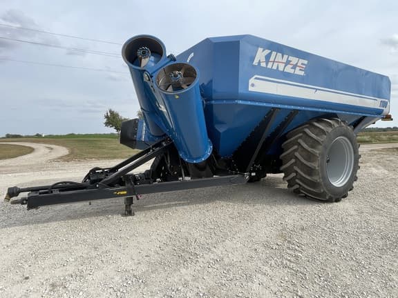 Image of Kinze 1100 equipment image 1
