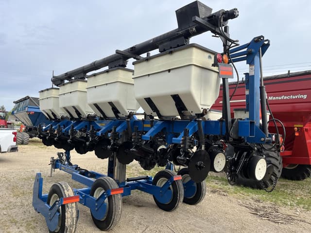 Image of Kinze 3500 equipment image 3