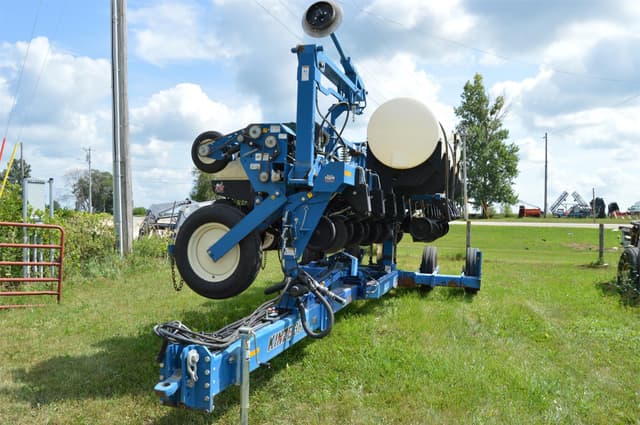Image of Kinze 3600 equipment image 3