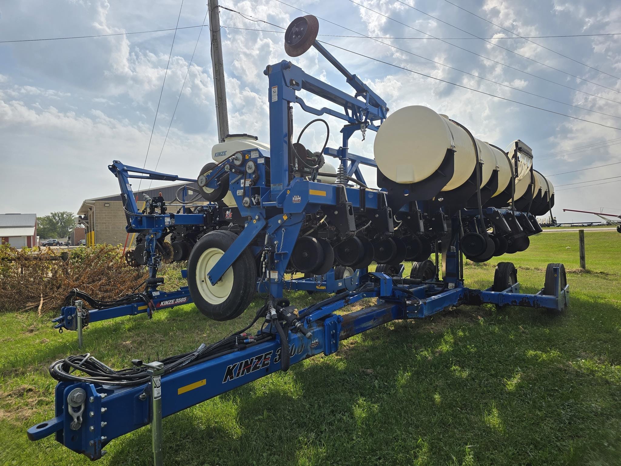 2013 Kinze 3600 Equipment Image0