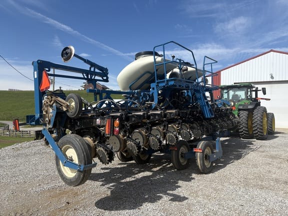 2013 Kinze 3600 Equipment Image0
