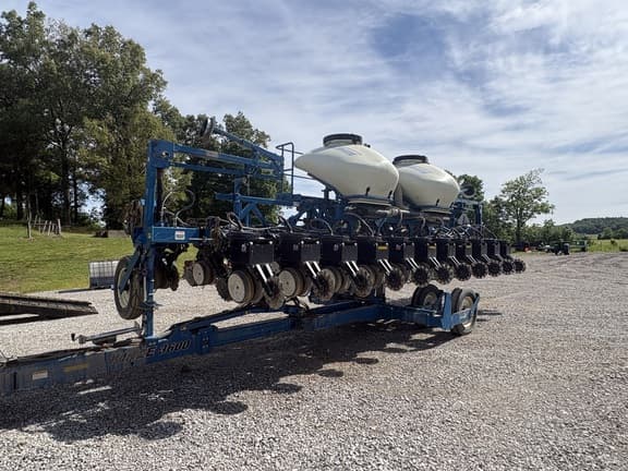 Image of Kinze 3600 equipment image 2