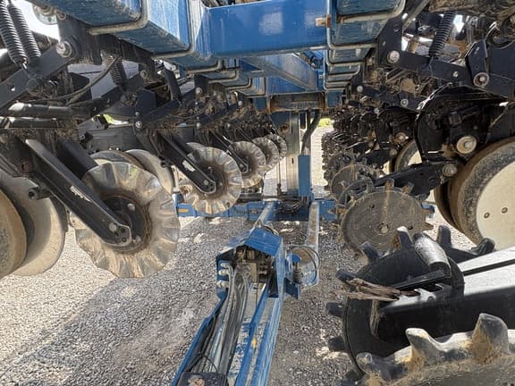 Image of Kinze 3600 equipment image 4