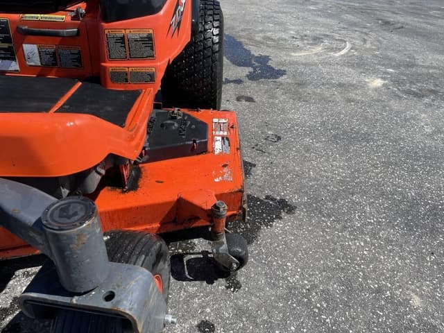 Image of Kubota ZD331 equipment image 4