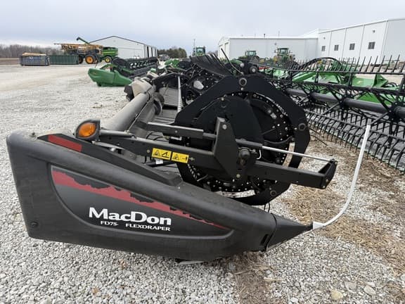 Image of MacDon FD75 equipment image 1