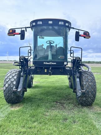 Image of MacDon M155 equipment image 1