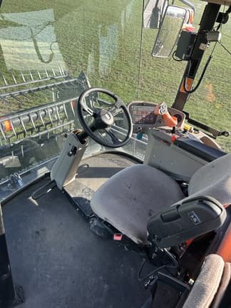 Image of MacDon M155 equipment image 4