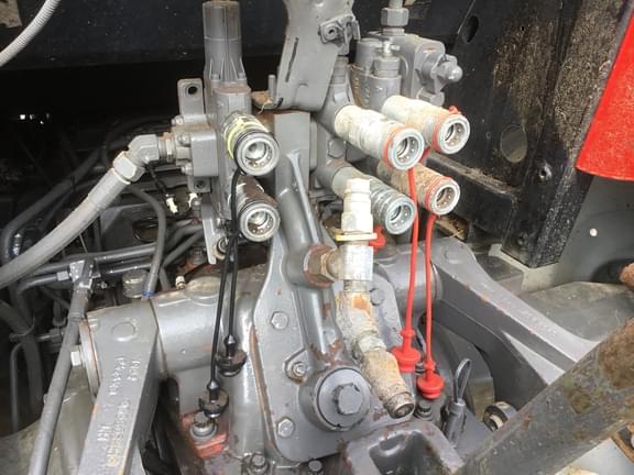 Image of Massey Ferguson 5455 equipment image 4