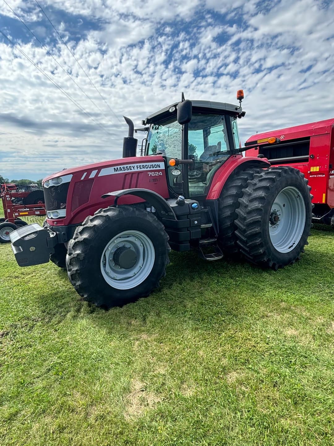 Image of Massey Ferguson 7624 Image 1
