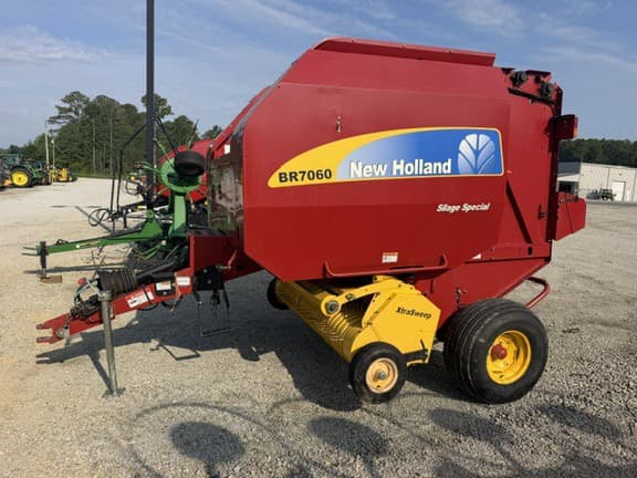 Image of New Holland BR7060 equipment image 2