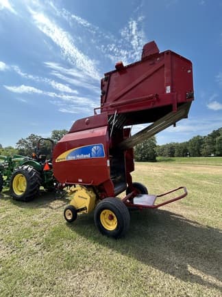 Image of New Holland BR7070 equipment image 1