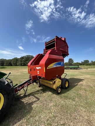 2013 New Holland BR7070 Equipment Image0
