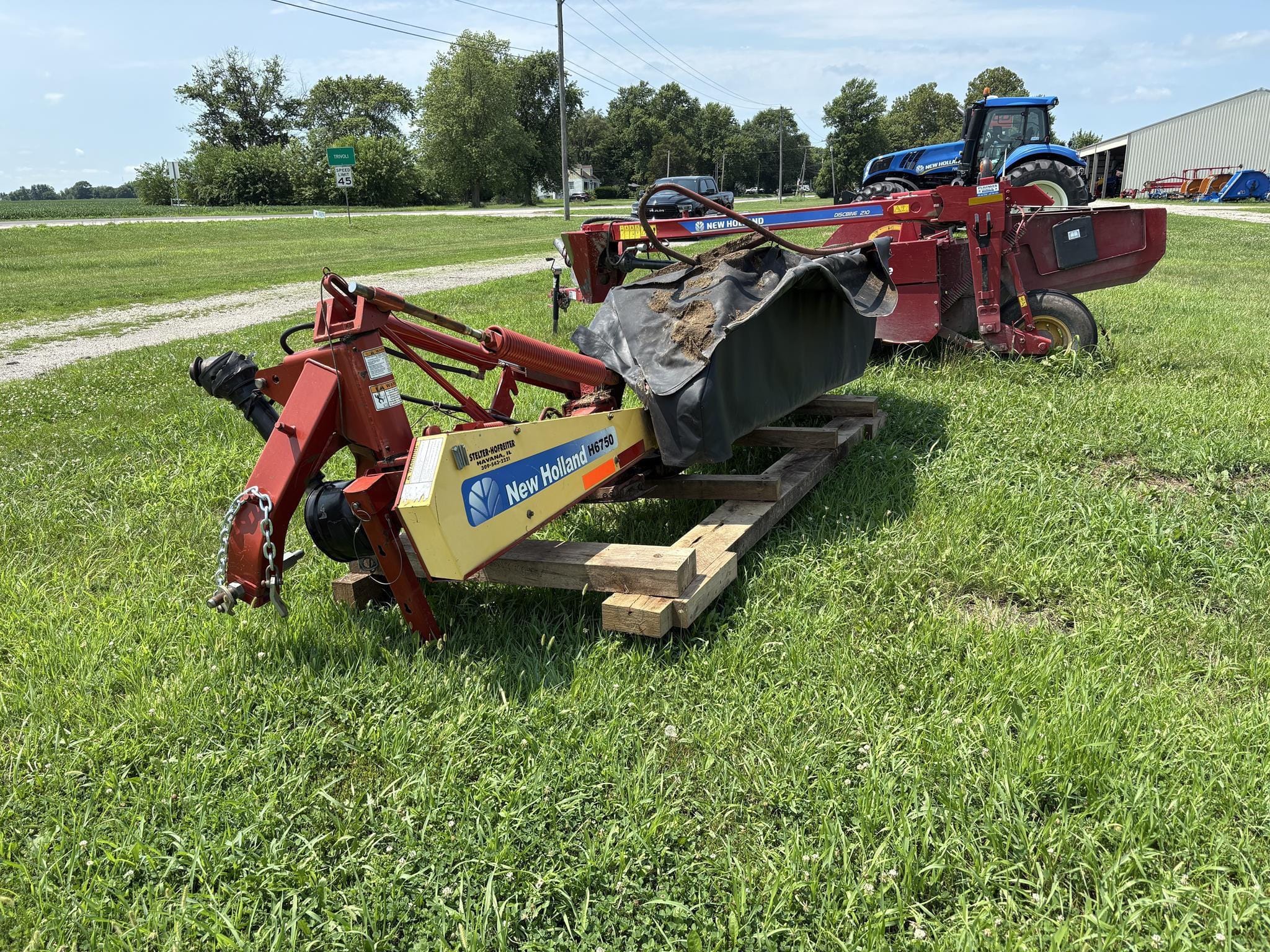 2013 New Holland H6750 Equipment Image0
