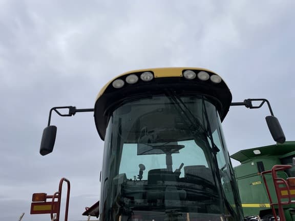 Image of New Holland H8040 equipment image 3