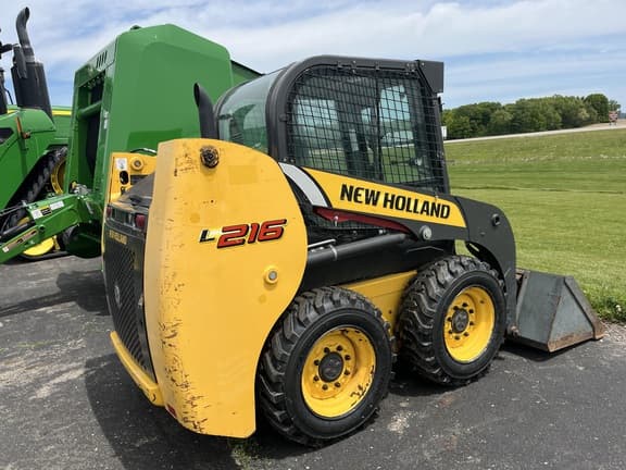 Image of New Holland L216 equipment image 2
