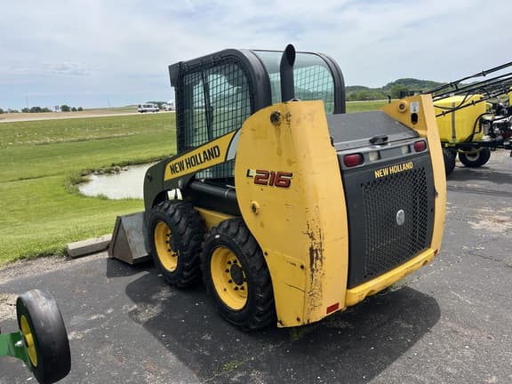 Image of New Holland L216 equipment image 3