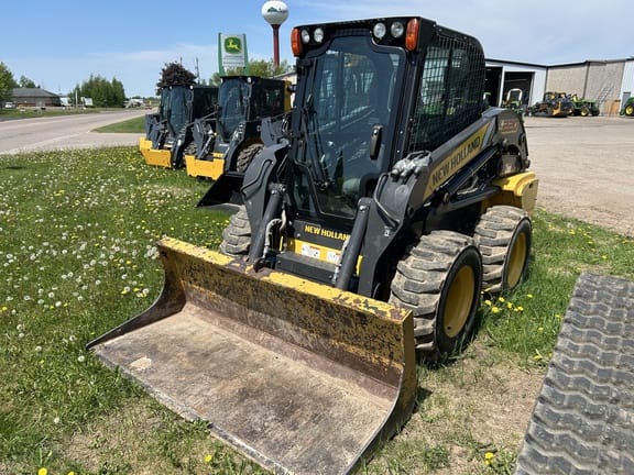 2013 New Holland L220 Equipment Image0