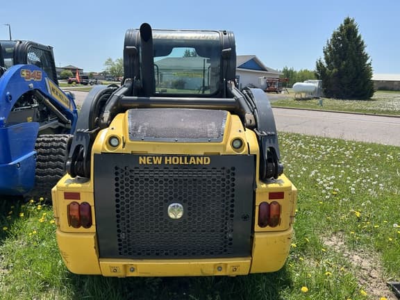 Image of New Holland L220 equipment image 4