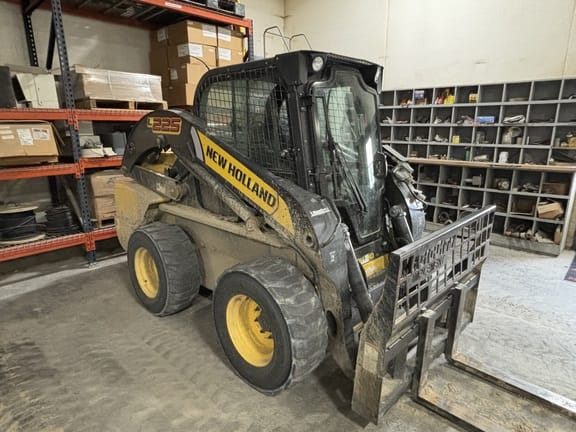 2013 New Holland L225 Equipment Image0