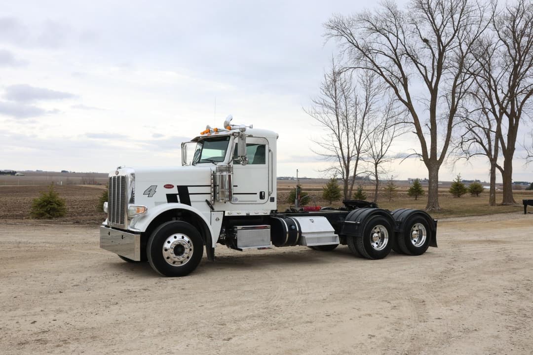 Image of Peterbilt 388 Primary image