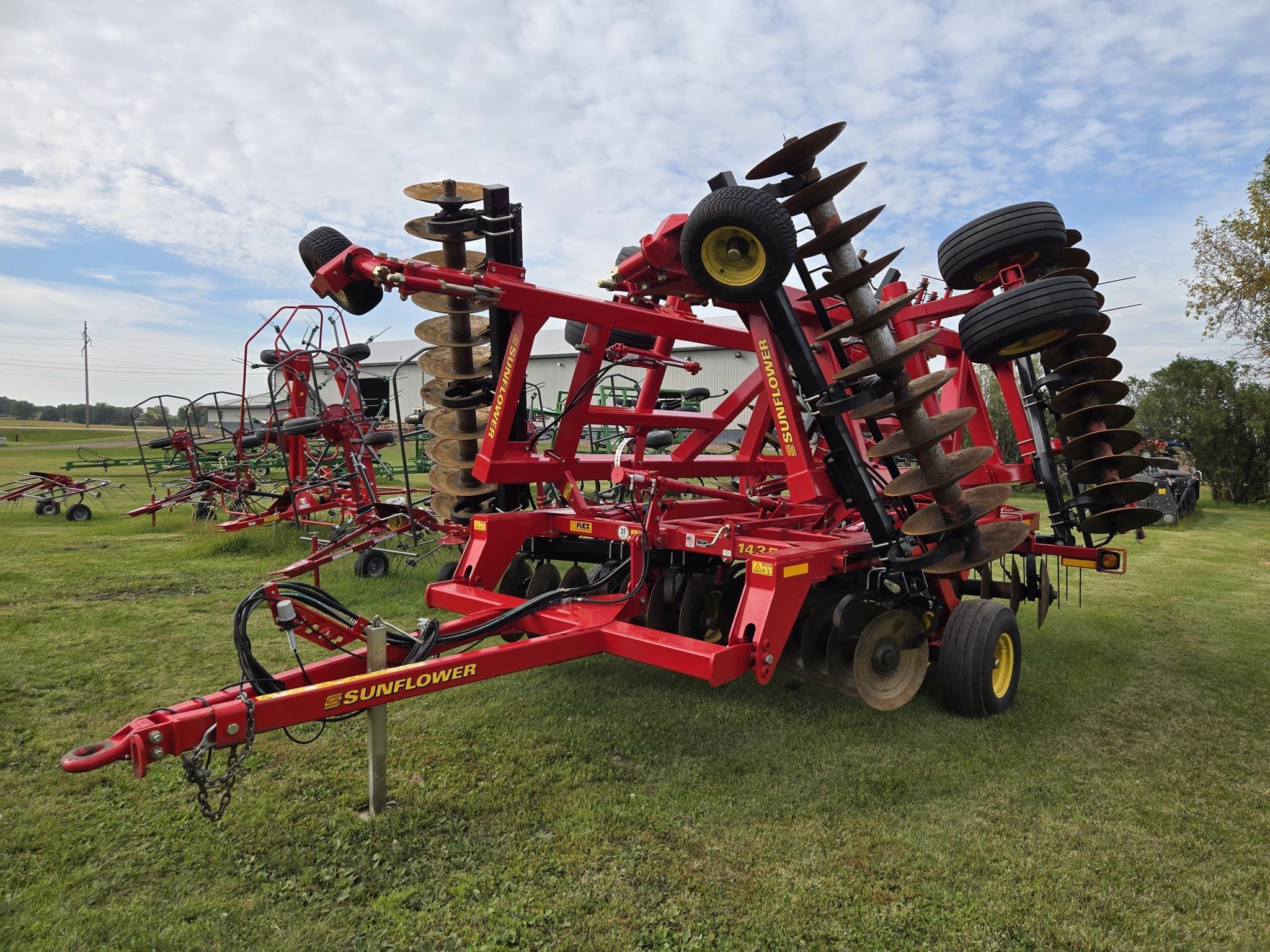 2013 Sunflower 1435 Equipment Image0