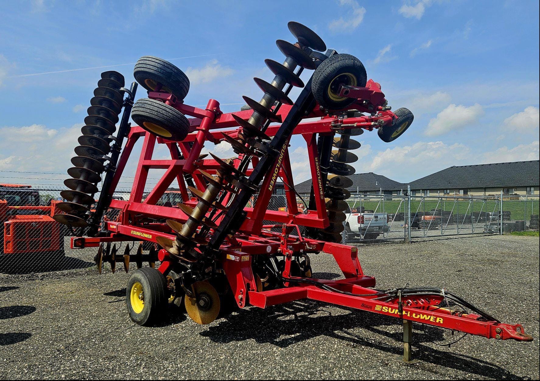 2013 Sunflower 1435 Equipment Image0