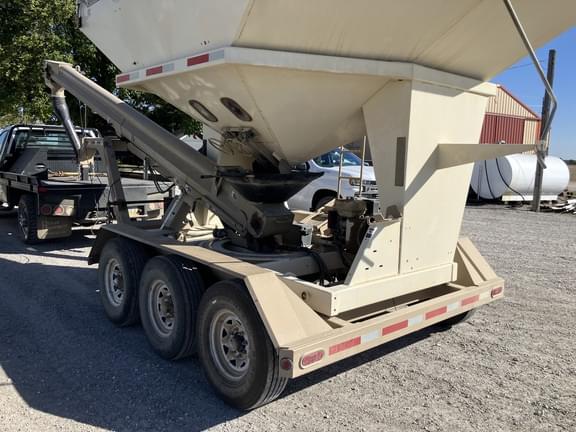 Image of Unverferth 3750XL equipment image 4