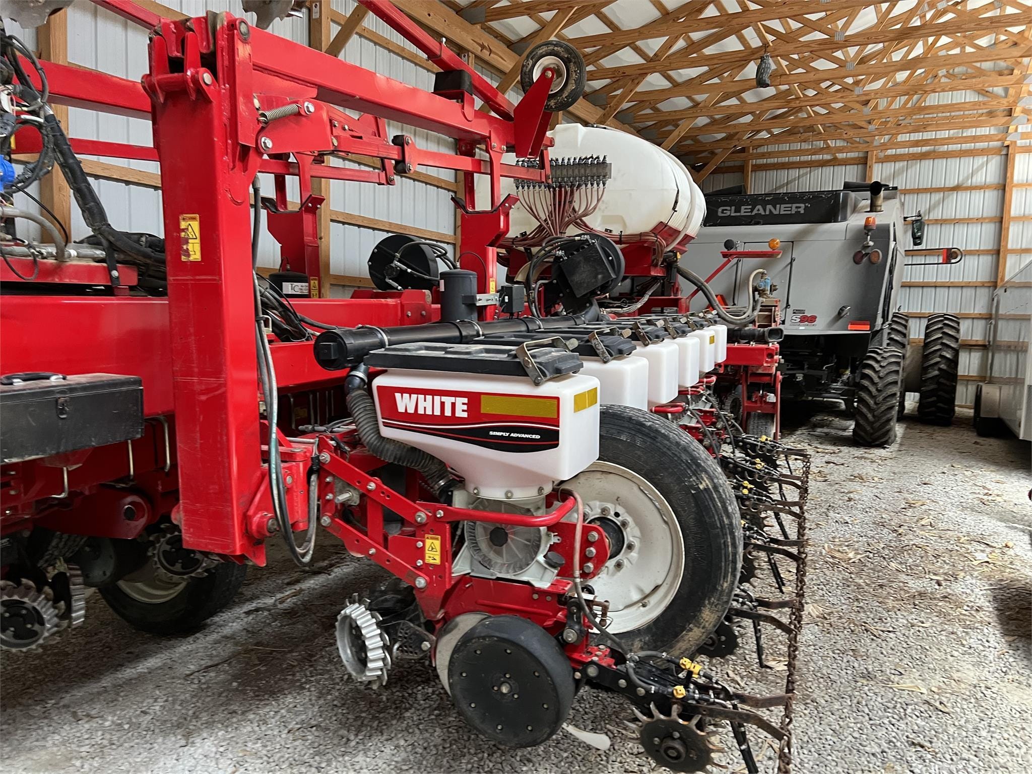 2013 White 8816 Equipment Image0