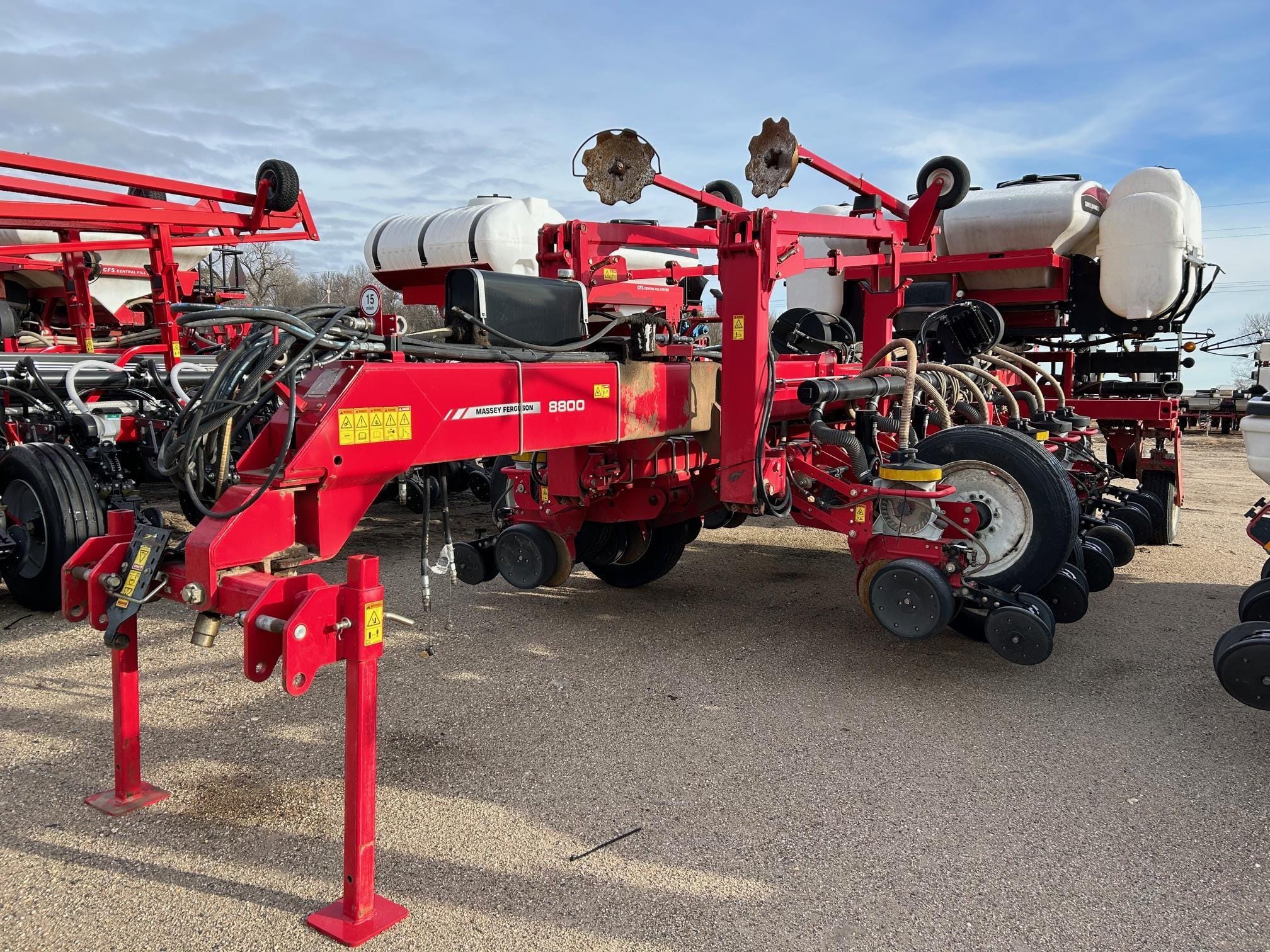 2013 White 8816 Equipment Image0