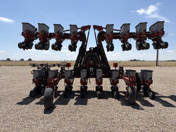 Image of Case IH 1235 equipment image 3