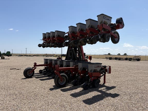 Image of Case IH 1235 equipment image 4
