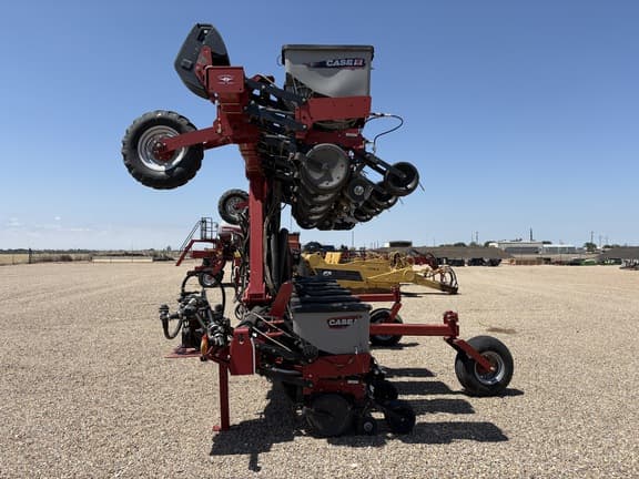 Image of Case IH 1235 equipment image 1