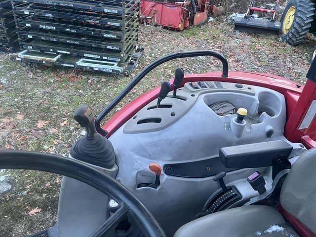 Image of Case IH Farmall 105C equipment image 4