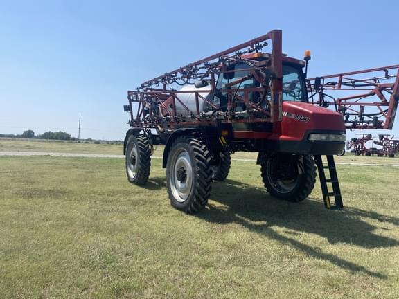 Image of Case IH 3330 Patriot equipment image 4