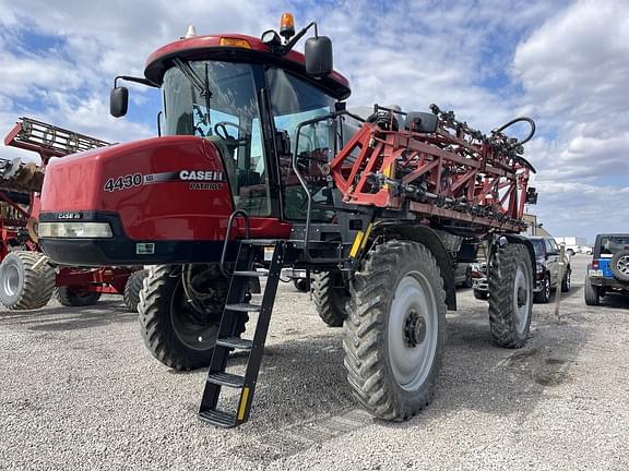 Image of Case IH Patriot 4430 equipment image 2