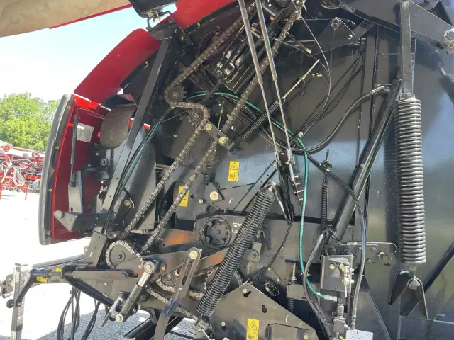 Image of Case IH RB565 equipment image 4