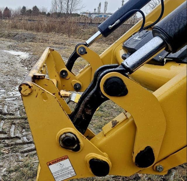 Image of Challenger MT575D equipment image 3