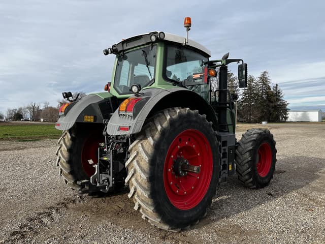 Image of Fendt 824 Vario equipment image 4