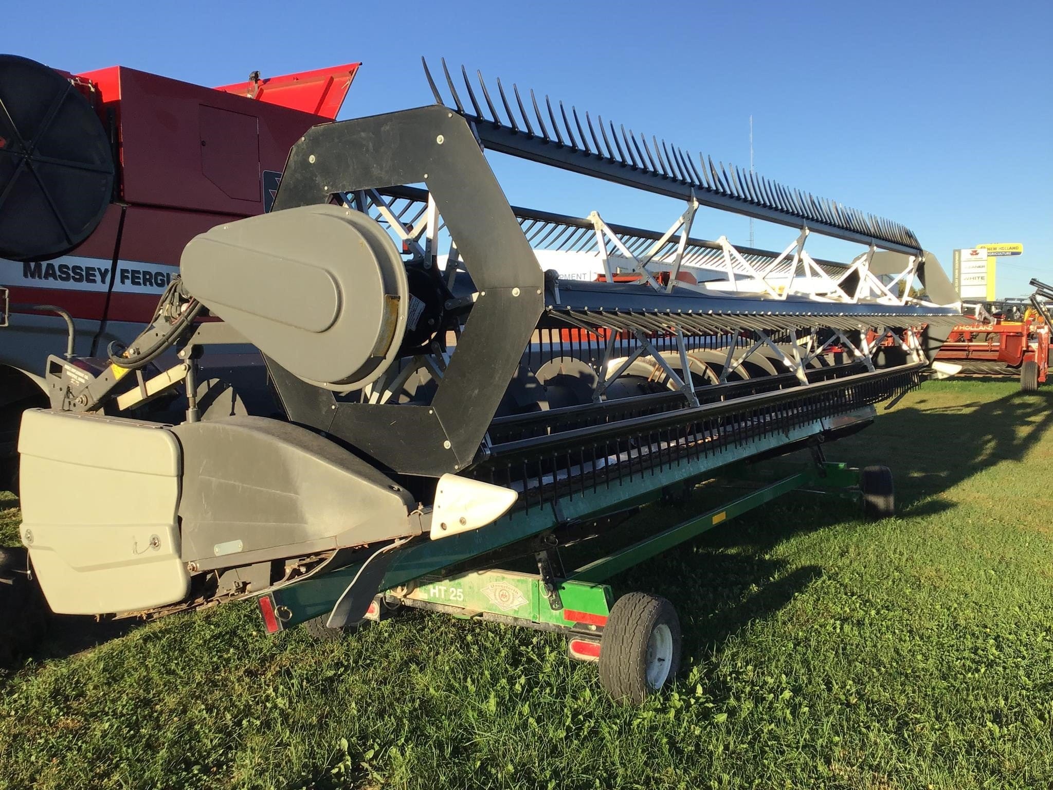 2014 Gleaner 8200 Equipment Image0