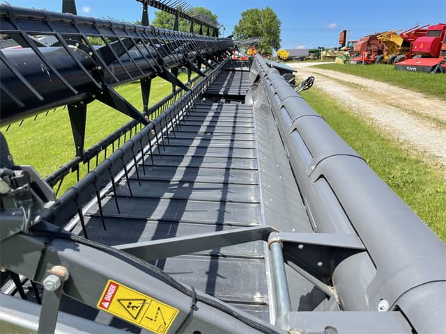 Image of Gleaner 9250 equipment image 1