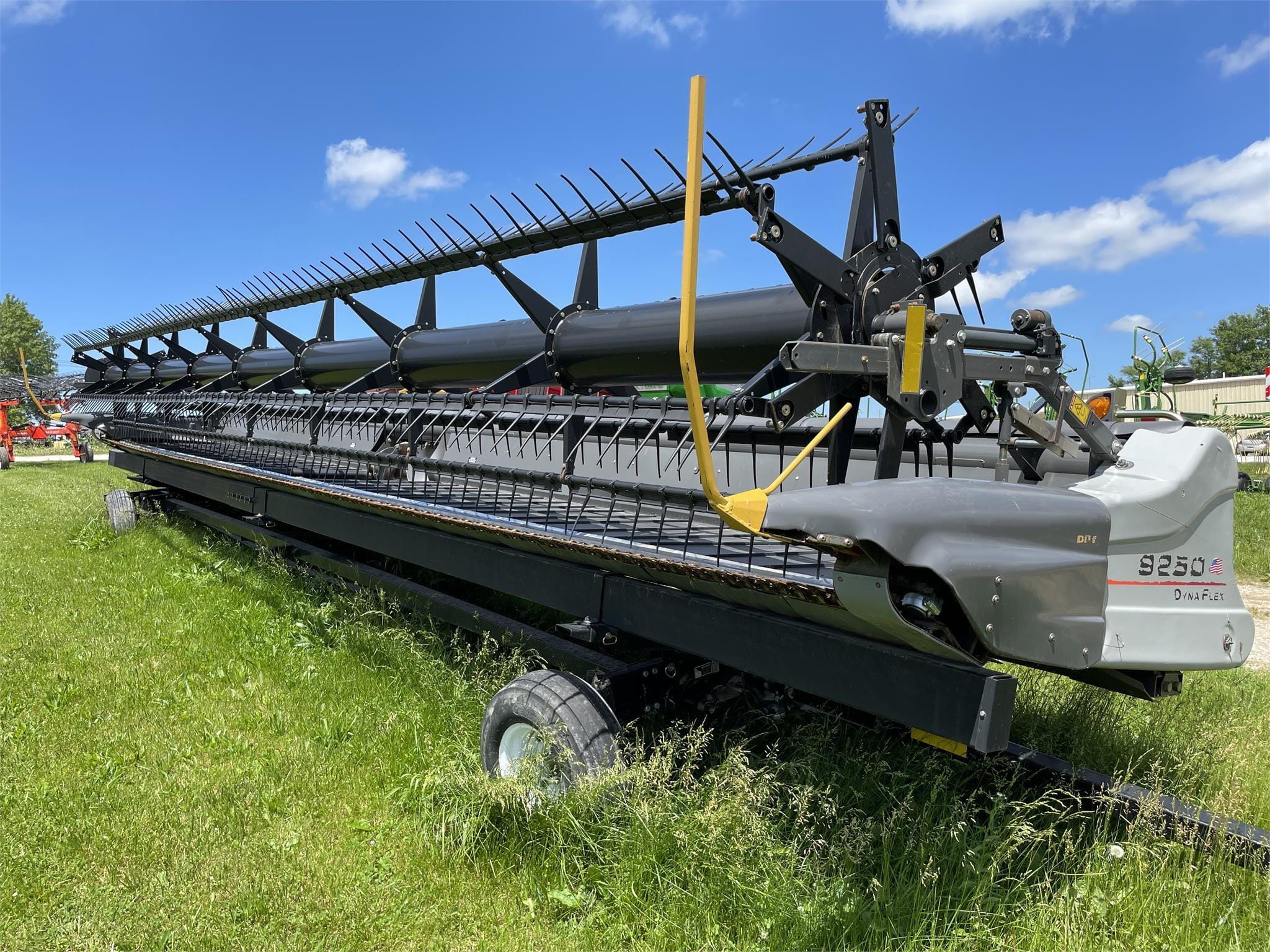 2014 Gleaner 9250 Equipment Image0