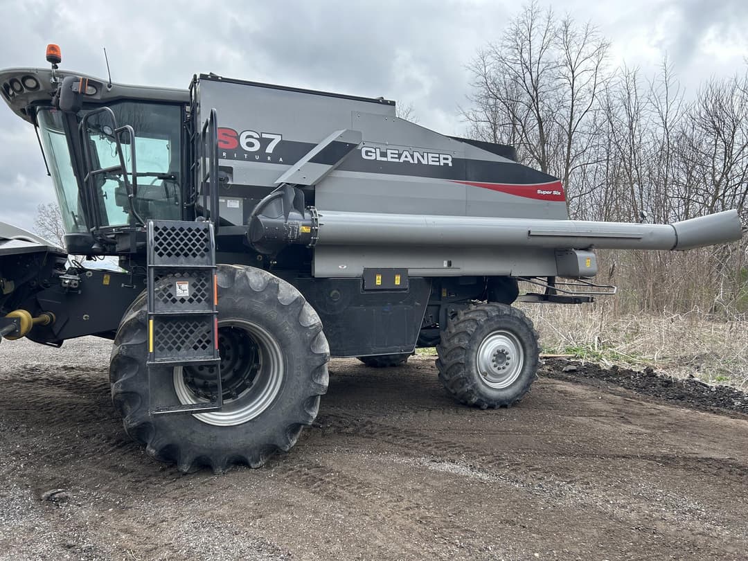 Image of Gleaner S67 Primary image