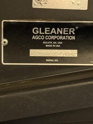 Image of Gleaner S68 equipment image 4