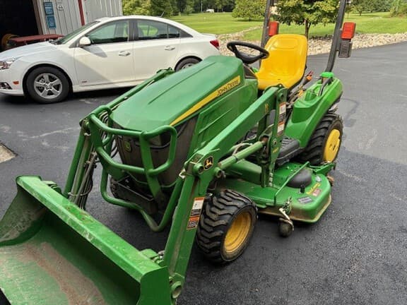 Image of John Deere 1023E equipment image 2