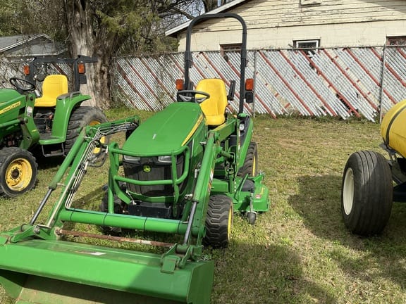 2014 John Deere 1025R Equipment Image0