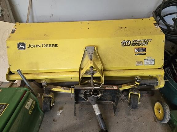 Image of John Deere 1025R equipment image 1