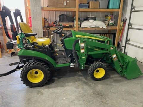 2014 John Deere 1025R Equipment Image0