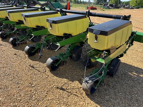 Image of John Deere 1720 equipment image 1