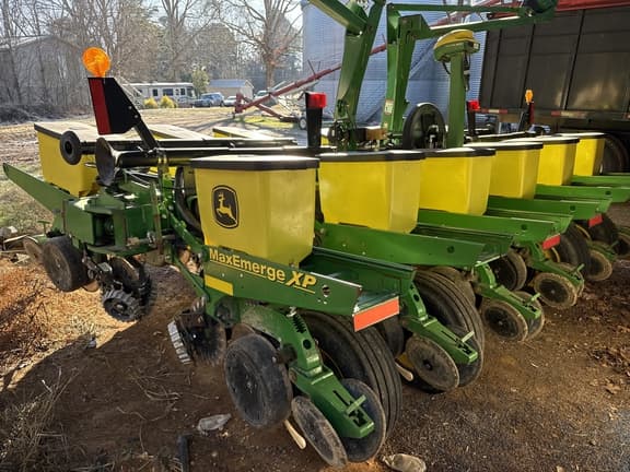 Image of John Deere 1760 equipment image 3