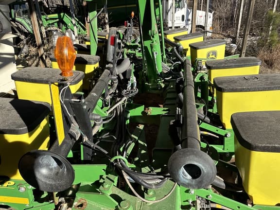 Image of John Deere 1760 equipment image 1